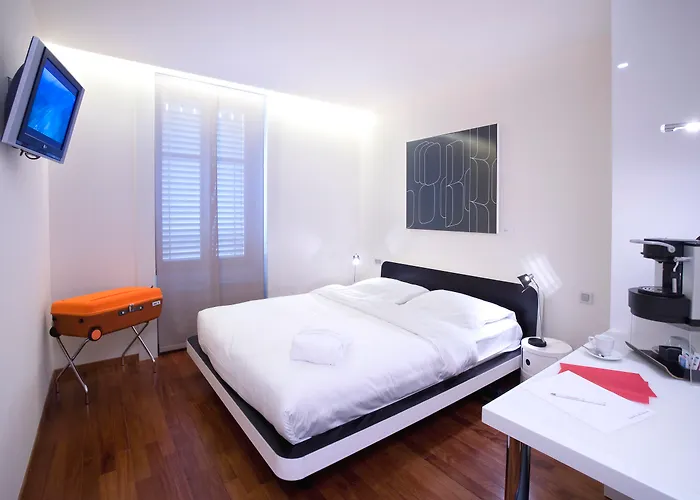La Cour Des Augustins Boutique Gallery Design Hotel